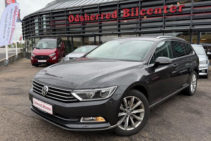 Sort VW Passat fra 2019 set udefra