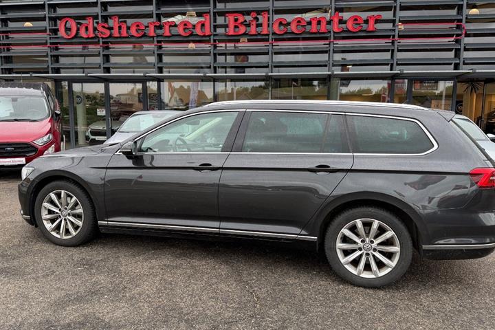 Sort VW Passat fra 2019