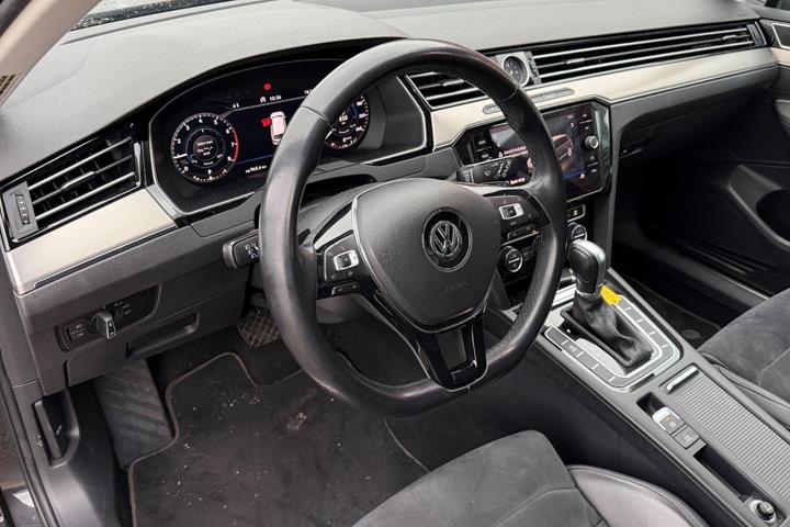 Sort VW Passat fra 2019