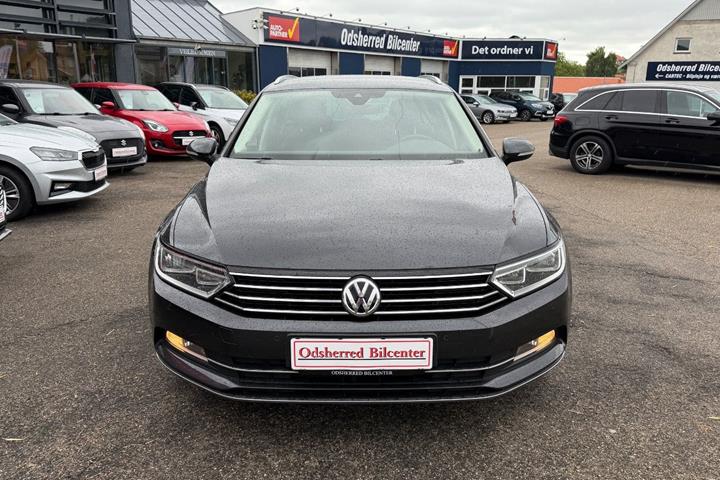 Sort VW Passat fra 2019