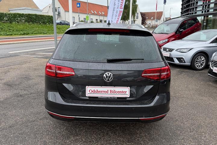 Sort VW Passat fra 2019