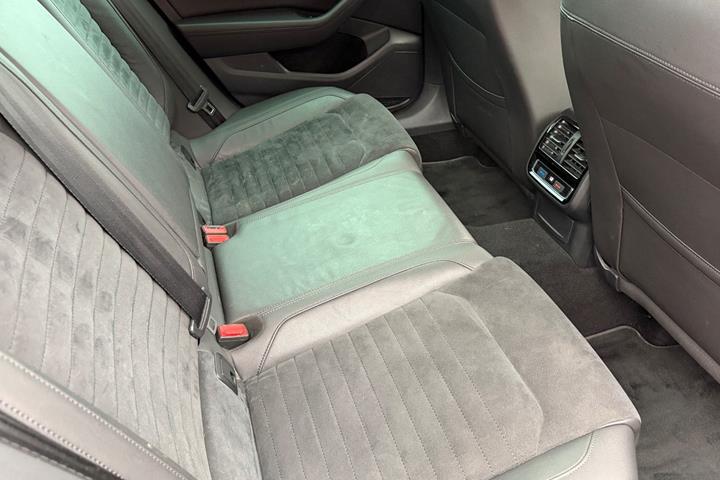 Sort VW Passat fra 2019
