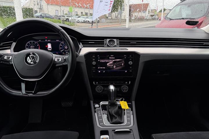 Sort VW Passat fra 2019