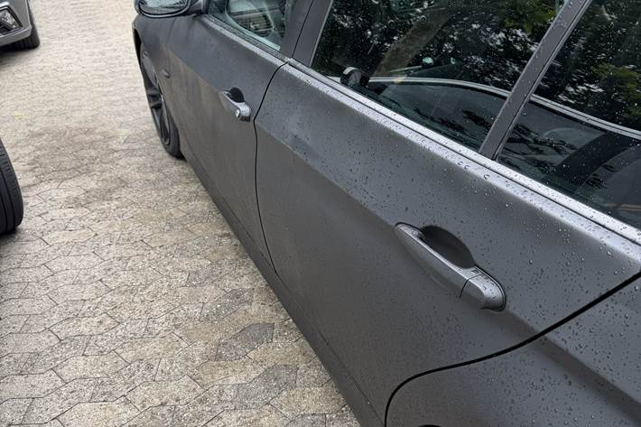 Sort BMW 320 fra 2007