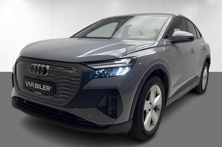 Grå Audi Q4 fra 2023 set udefra