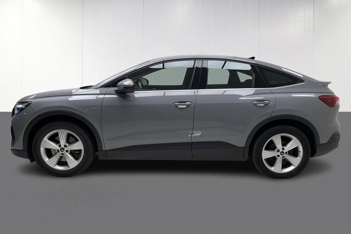 Grå Audi Q4 fra 2023