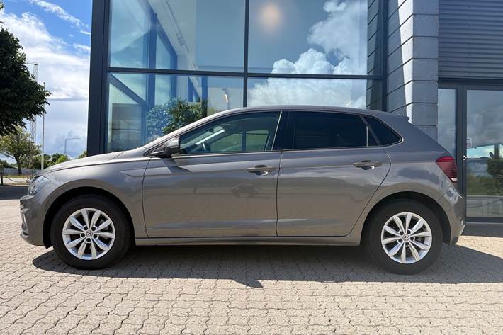 Grå VW Polo fra 2020