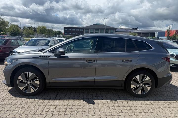 Grå Skoda Enyaq fra 2024