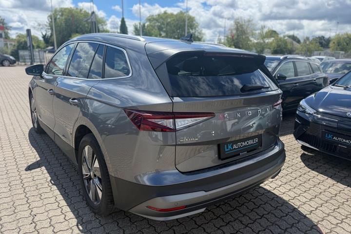 Grå Skoda Enyaq fra 2024