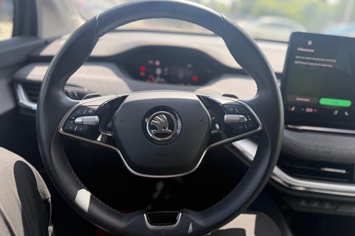 Grå Skoda Enyaq fra 2024