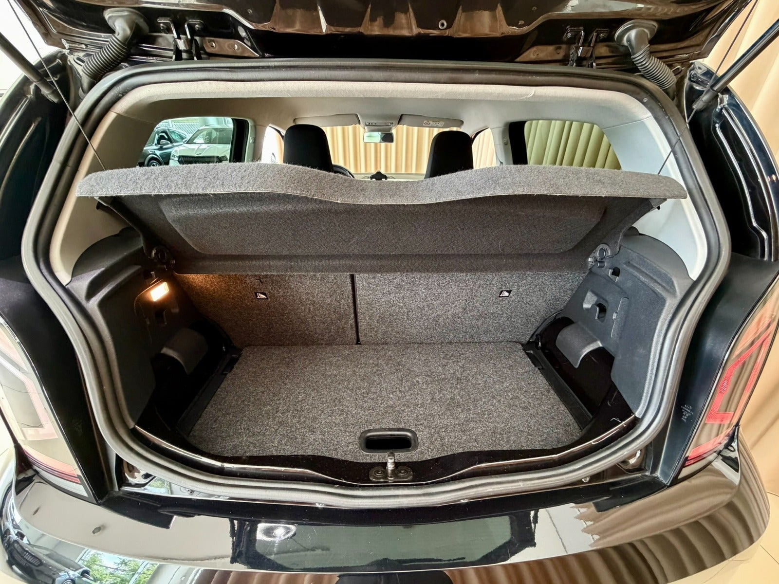 Sort VW UP! fra 2017