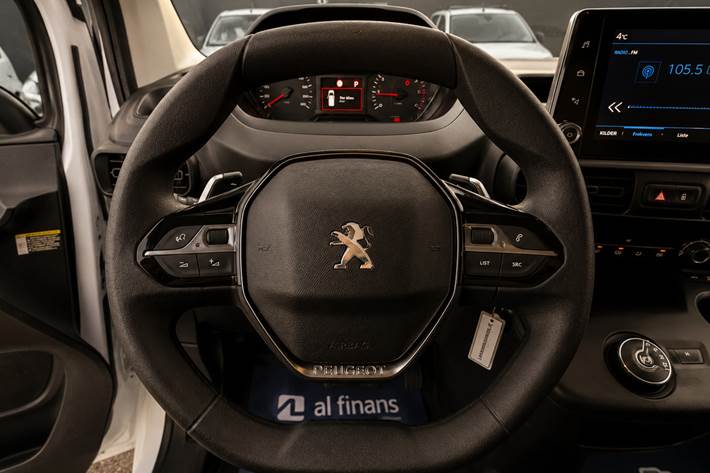Hvid Peugeot Partner fra 2019