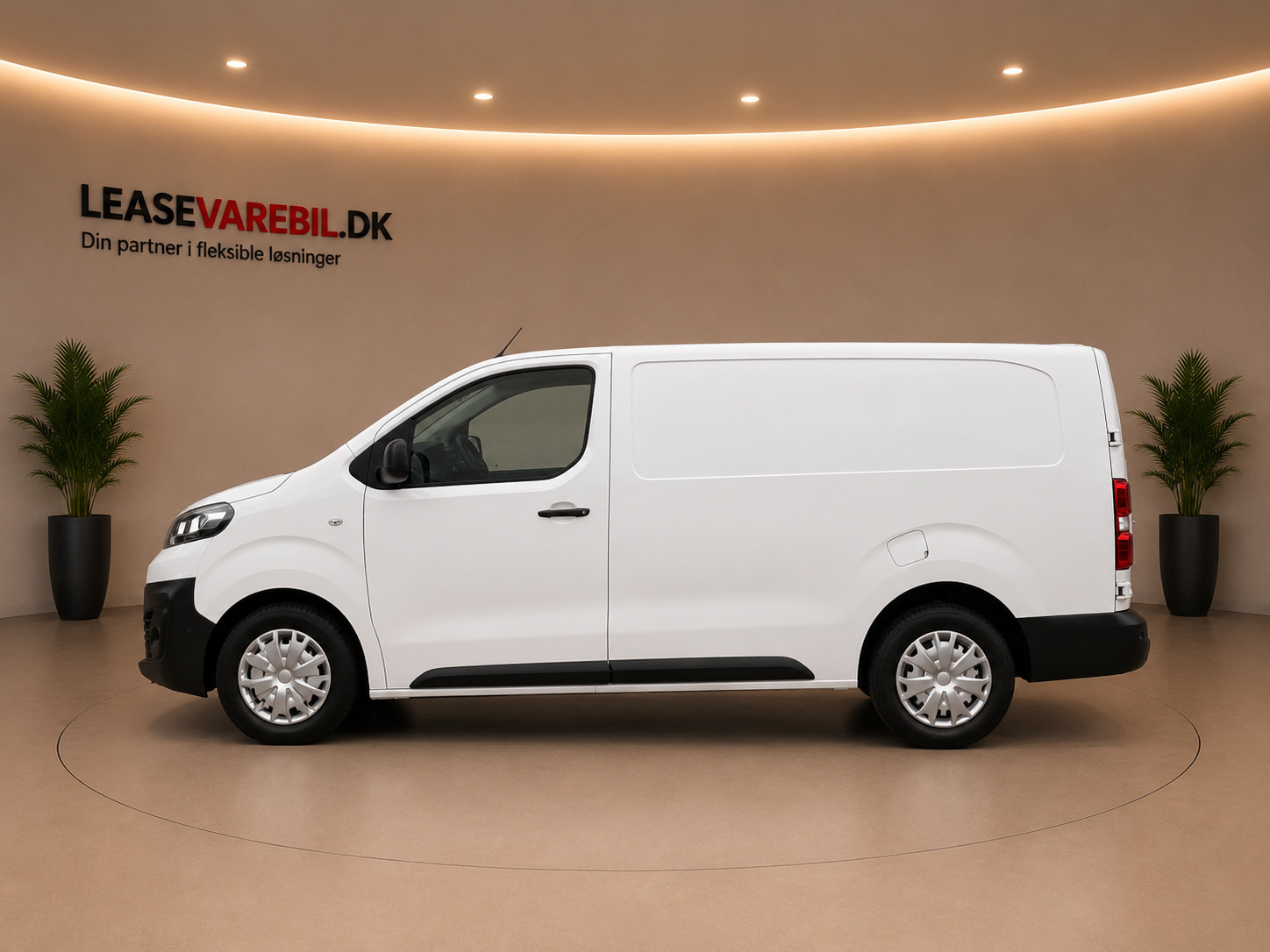 Hvid Opel Vivaro fra 2021