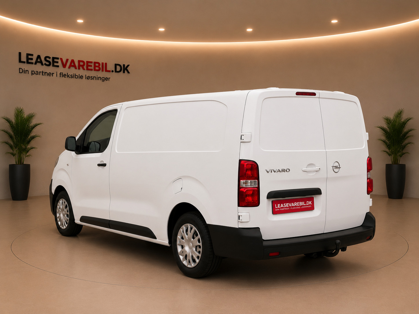 Hvid Opel Vivaro fra 2021