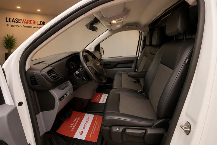 Hvid Opel Vivaro fra 2021