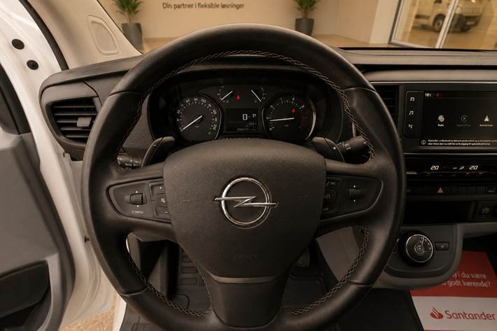 Hvid Opel Vivaro fra 2021