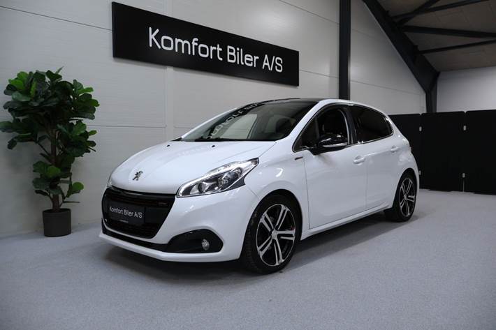 Hvid Peugeot 208 fra 2017 set udefra