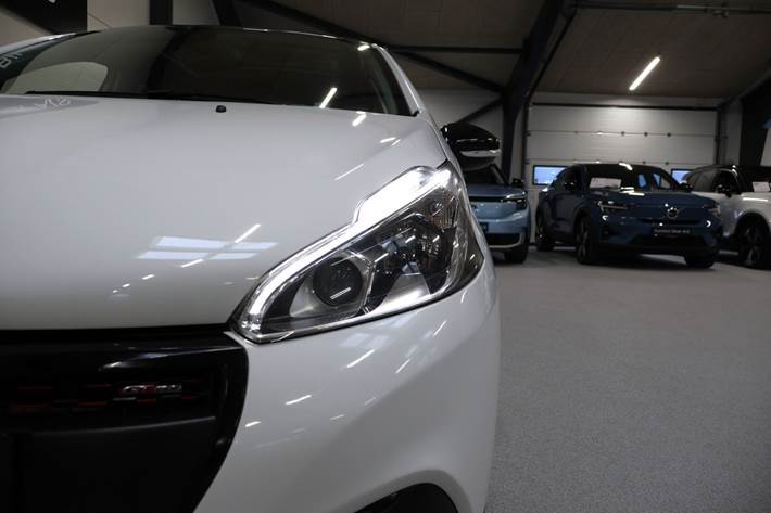Hvid Peugeot 208 fra 2017