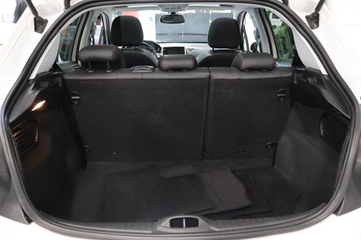 Hvid Peugeot 208 fra 2017