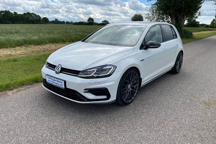 Hvid VW Golf VII fra 2018 set udefra
