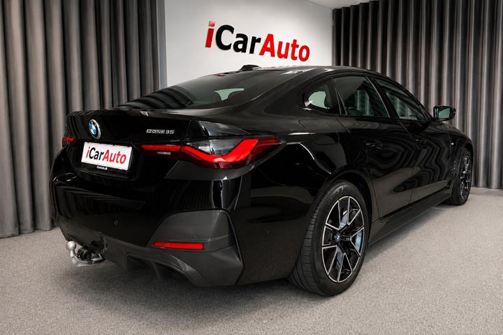 Sort BMW i4 fra 2024