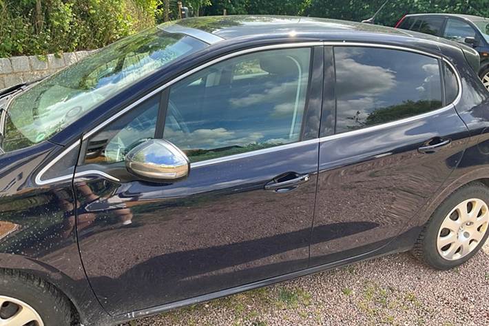 undefined Peugeot 208 fra 2017