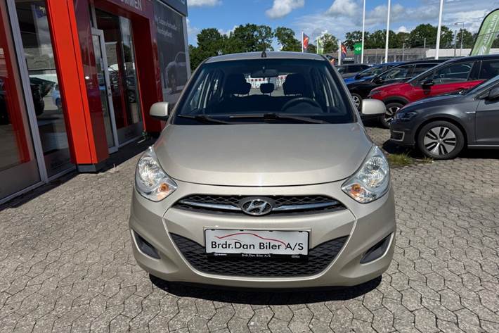 Beige Hyundai i10 fra 2011