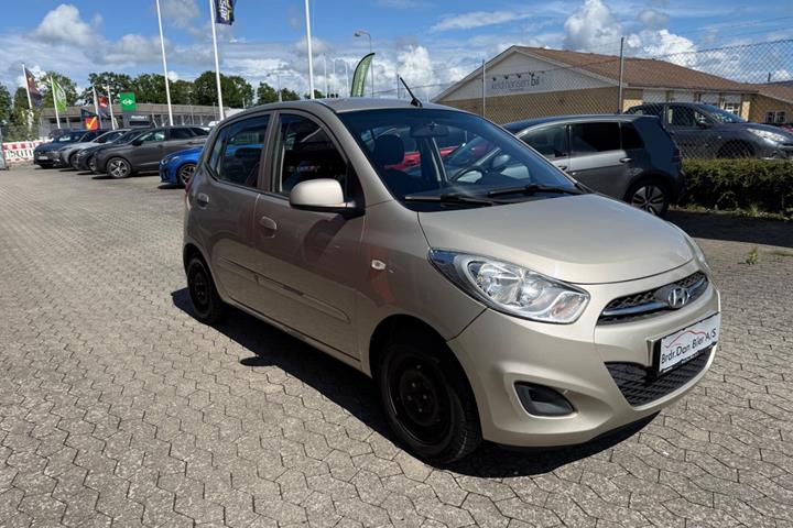 Beige Hyundai i10 fra 2011