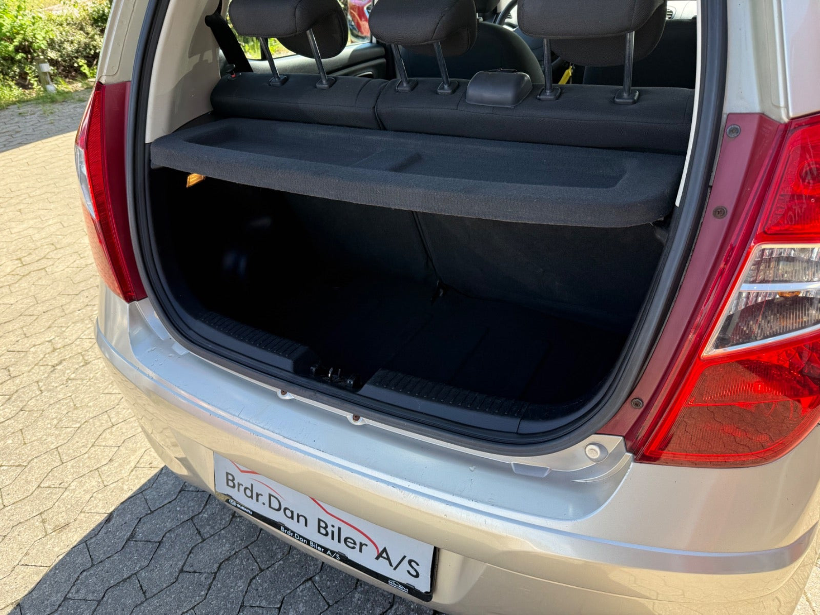 Beige Hyundai i10 fra 2011