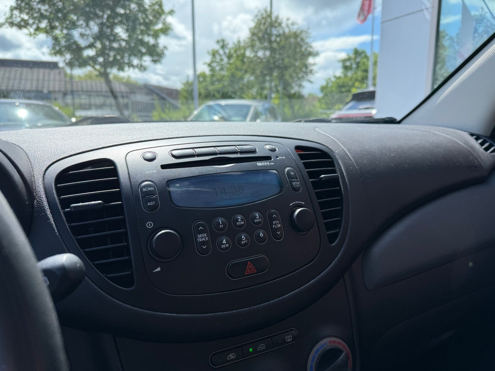 Beige Hyundai i10 fra 2011
