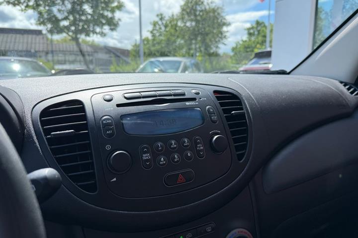 Beige Hyundai i10 fra 2011
