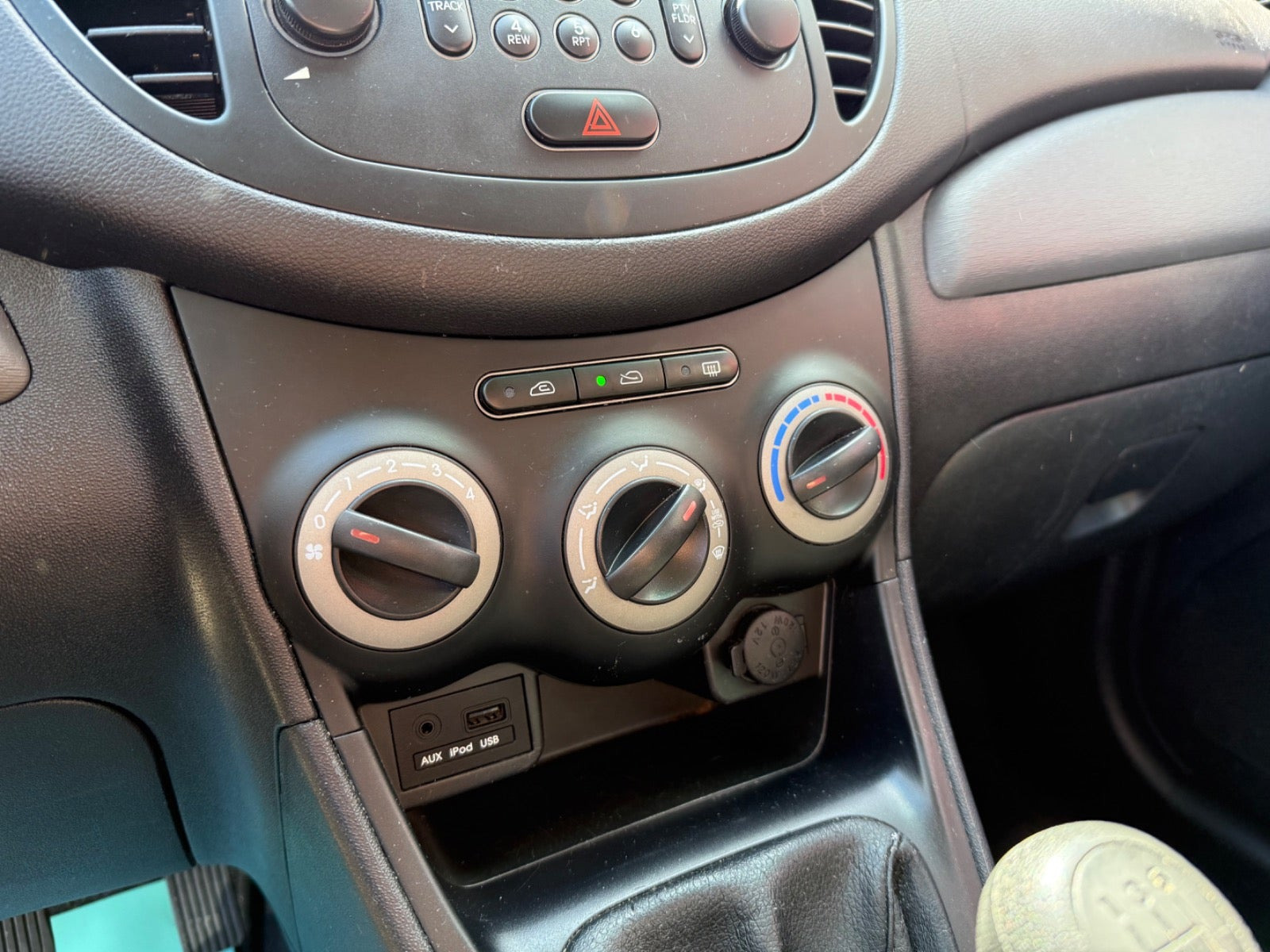 Beige Hyundai i10 fra 2011