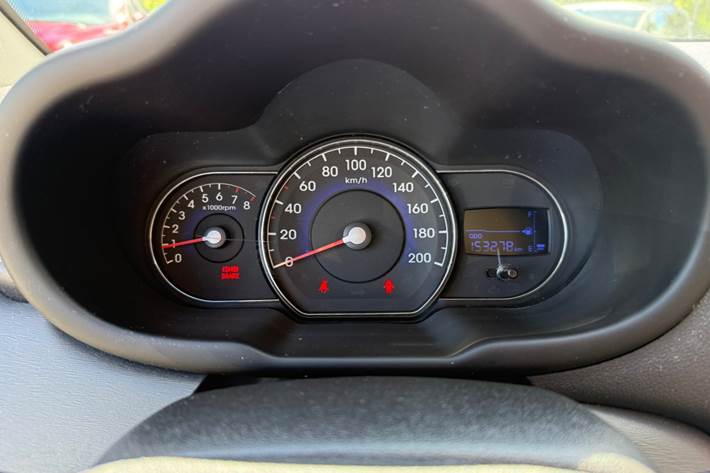 Beige Hyundai i10 fra 2011