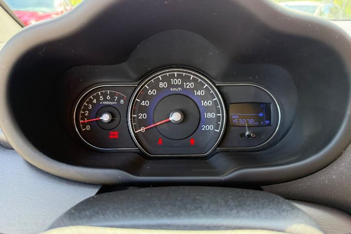 Beige Hyundai i10 fra 2011