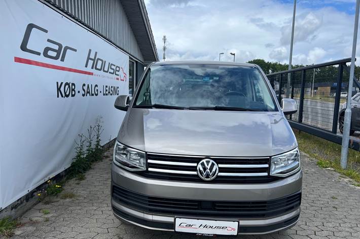 Grå VW Multivan fra 2018