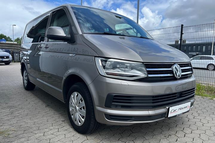 Grå VW Multivan fra 2018
