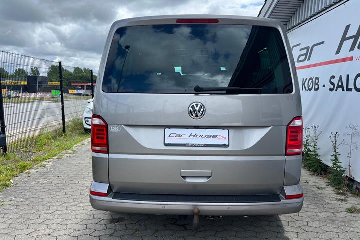 Grå VW Multivan fra 2018
