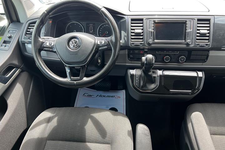 Grå VW Multivan fra 2018