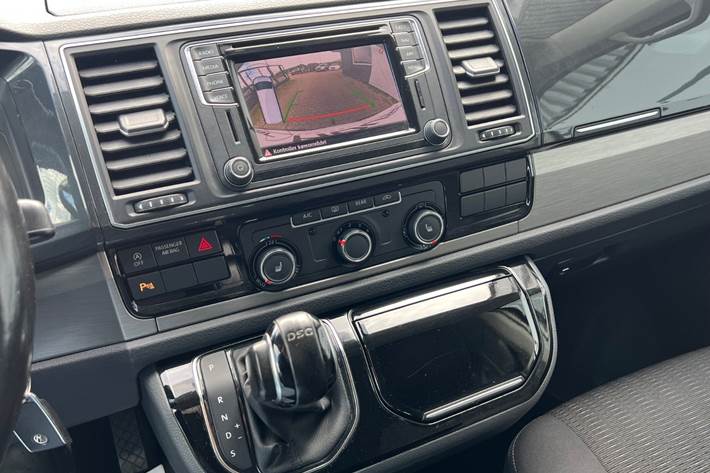 Grå VW Multivan fra 2018