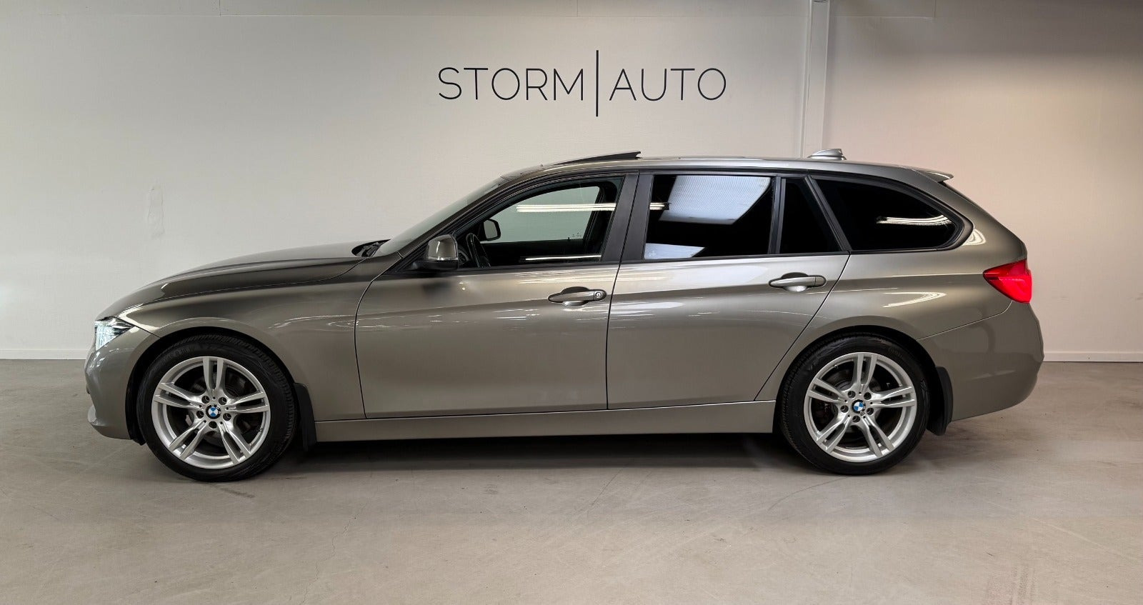 Orange BMW 320d fra 2016