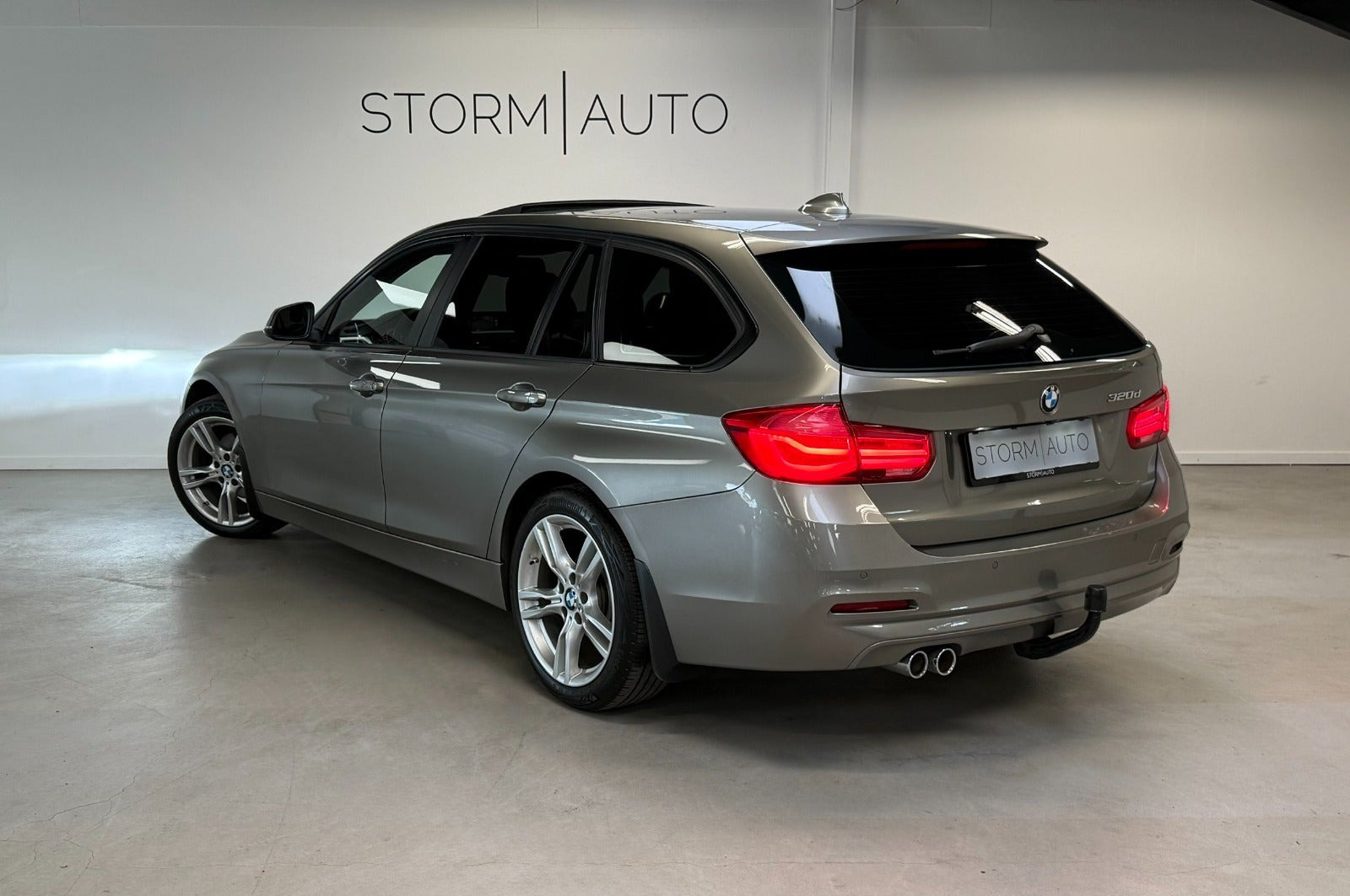 Orange BMW 320d fra 2016