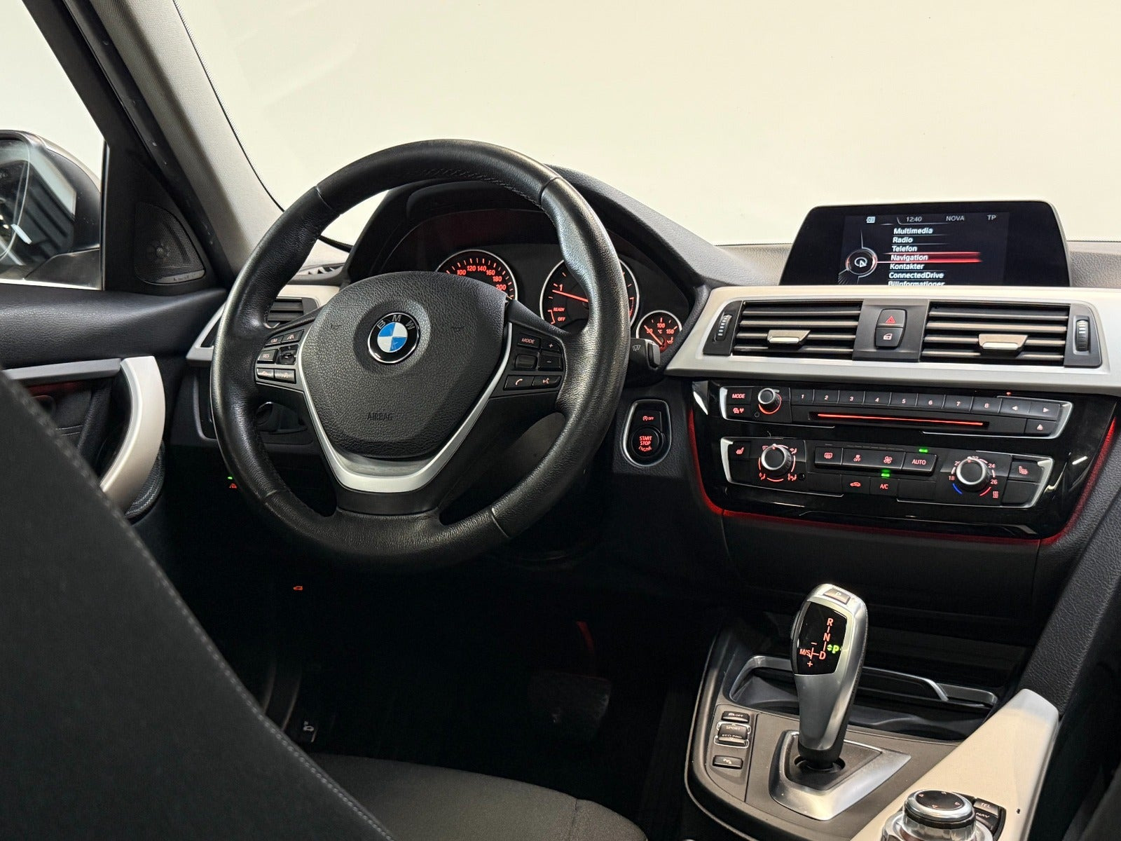 Orange BMW 320d fra 2016