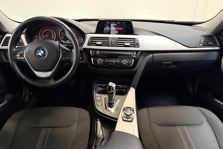 Orange BMW 320d fra 2016