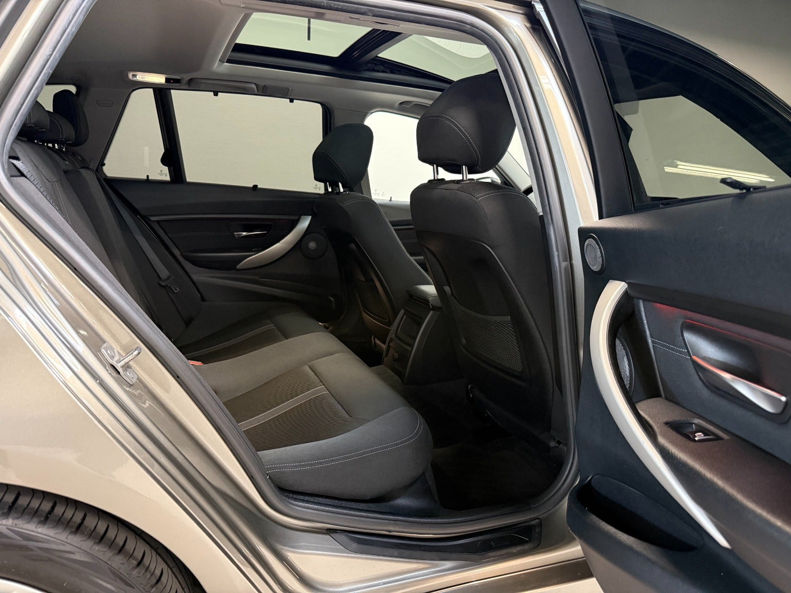 Orange BMW 320d fra 2016