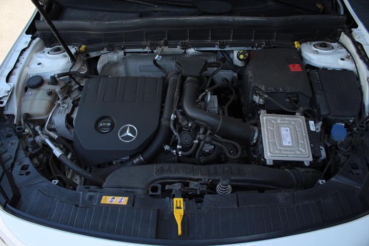 Hvid Mercedes GLB200 fra 2020