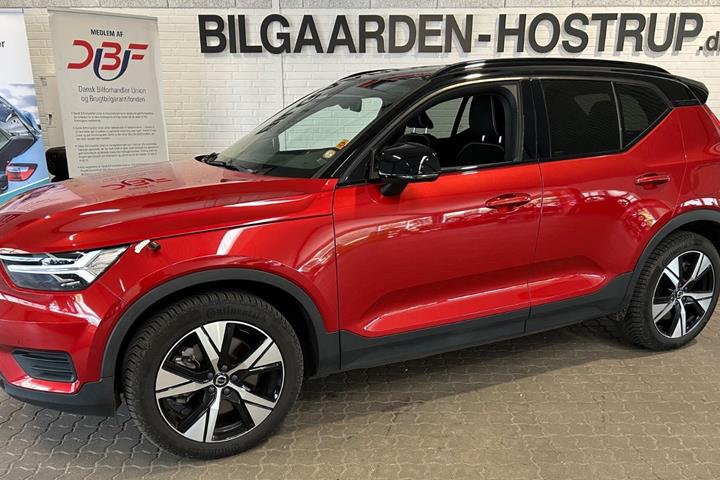 Rød Volvo XC40 fra 2022