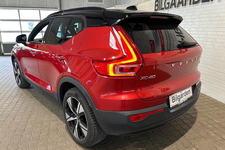 Rød Volvo XC40 fra 2022