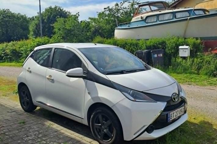Hvid Toyota Aygo fra 2017