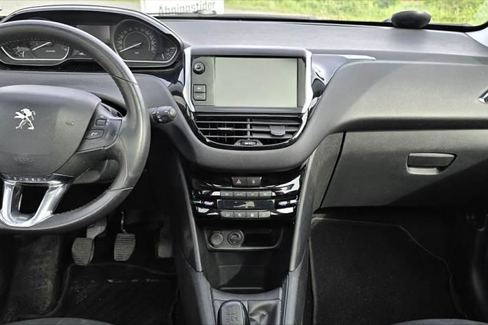 Grå Peugeot 208 fra 2016