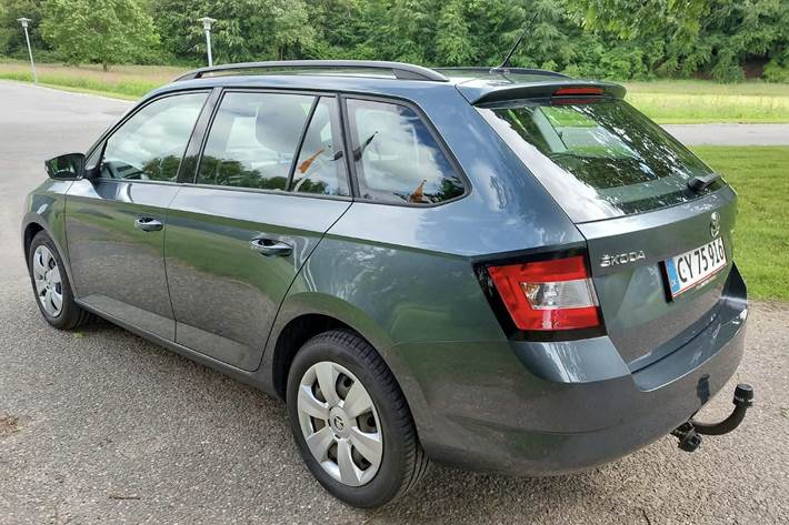 Grå Skoda Fabia fra 2016
